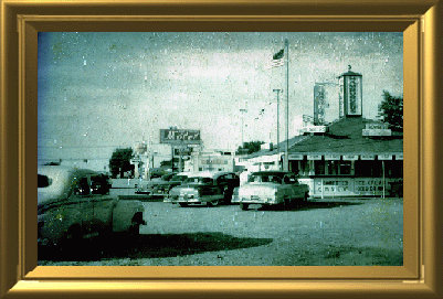 blue_top_drive_in outdoor picture looking north along US41 late 1950's